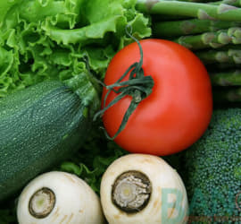 Rau củ cung cấp nhiều vitamin trong đó có vitamin E