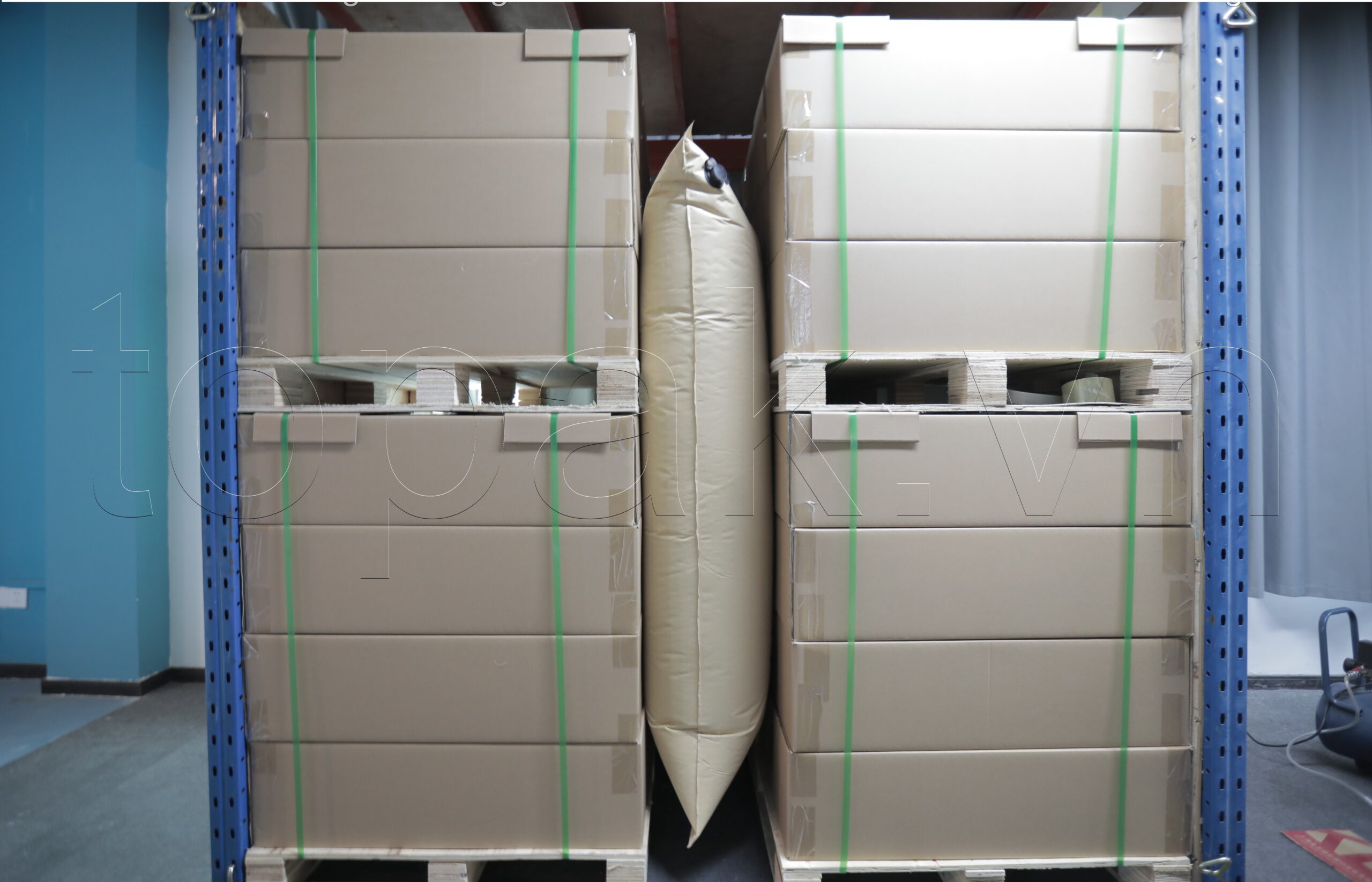 tui-khi-chen-container